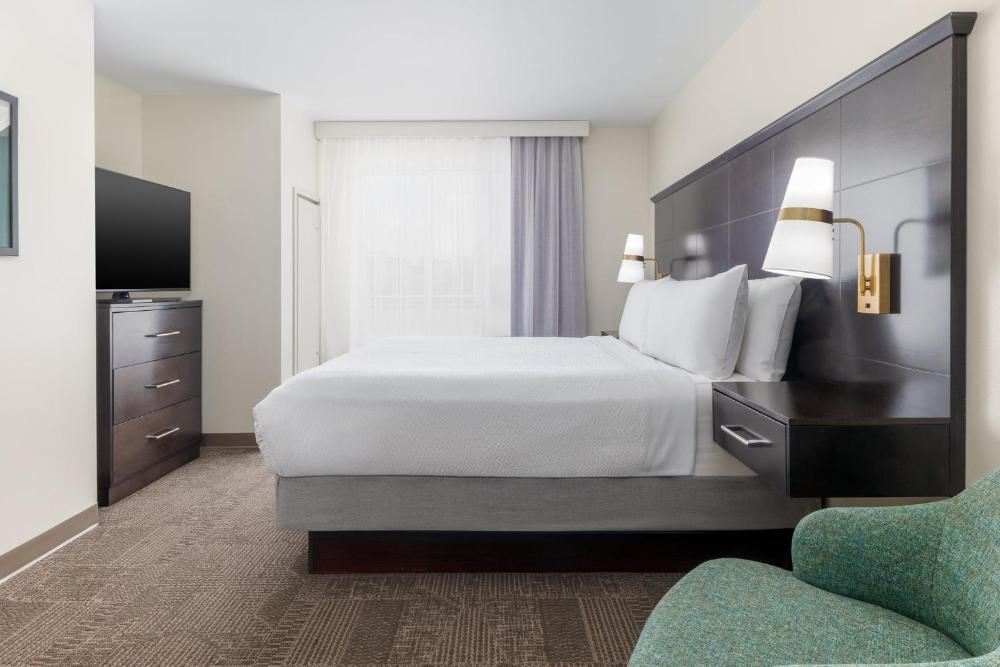 Two-Bedroom Suite with Two Bathrooms and Mobility Accessible Tub - Non-Smoking interior